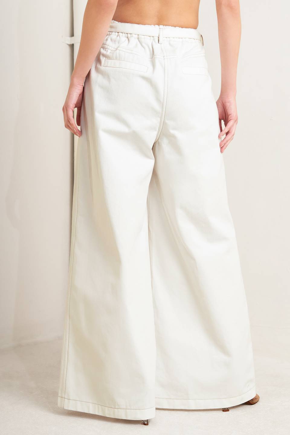 Front Pleat Wide Leg Cotton Pants with Belt | Trendy Pants Outfit Idea for Women by Ro + Ivy | Elevated Basics, Modern Comfort & Style