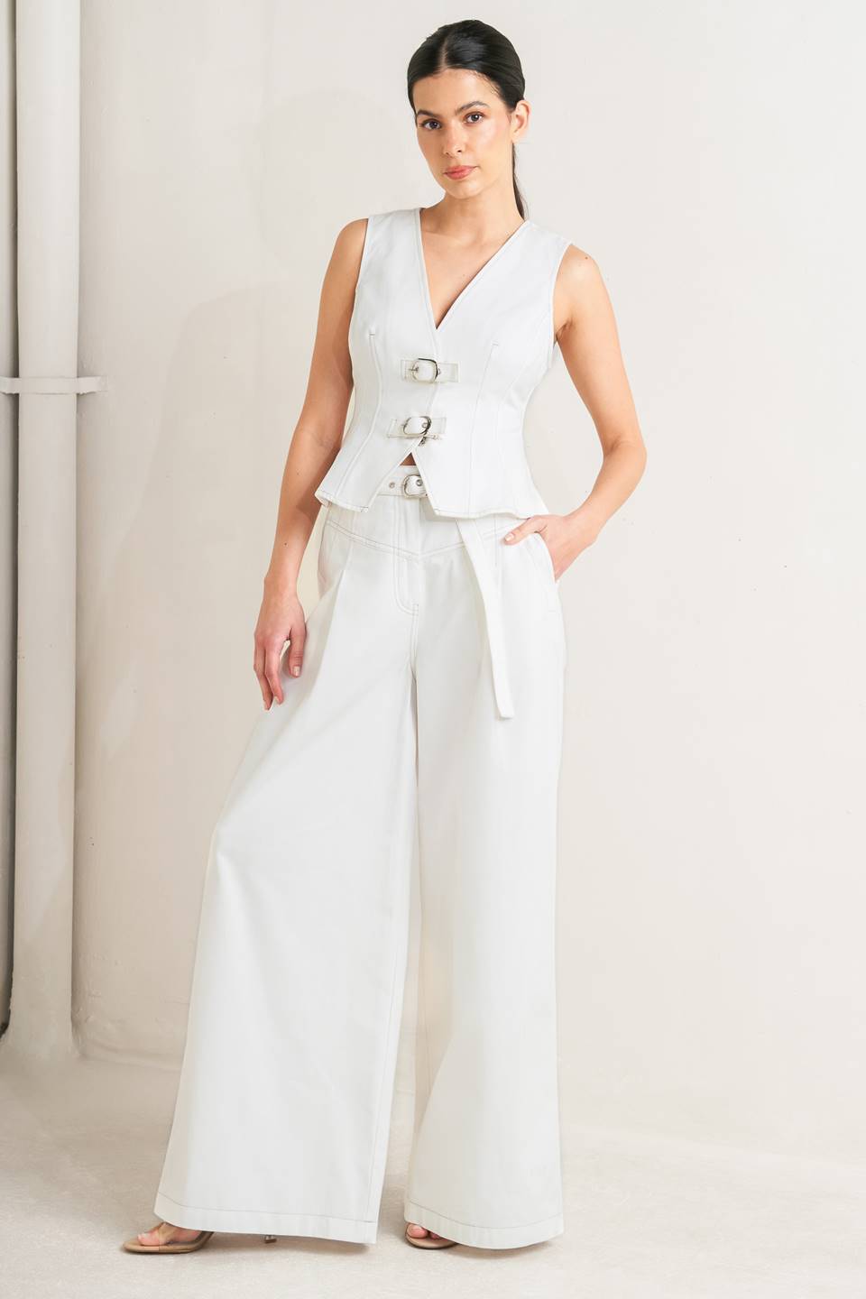 Front Pleat Wide Leg Cotton Pants with Belt | Trendy Pants Outfit Idea for Women by Ro + Ivy | Elevated Basics, Modern Comfort & Style