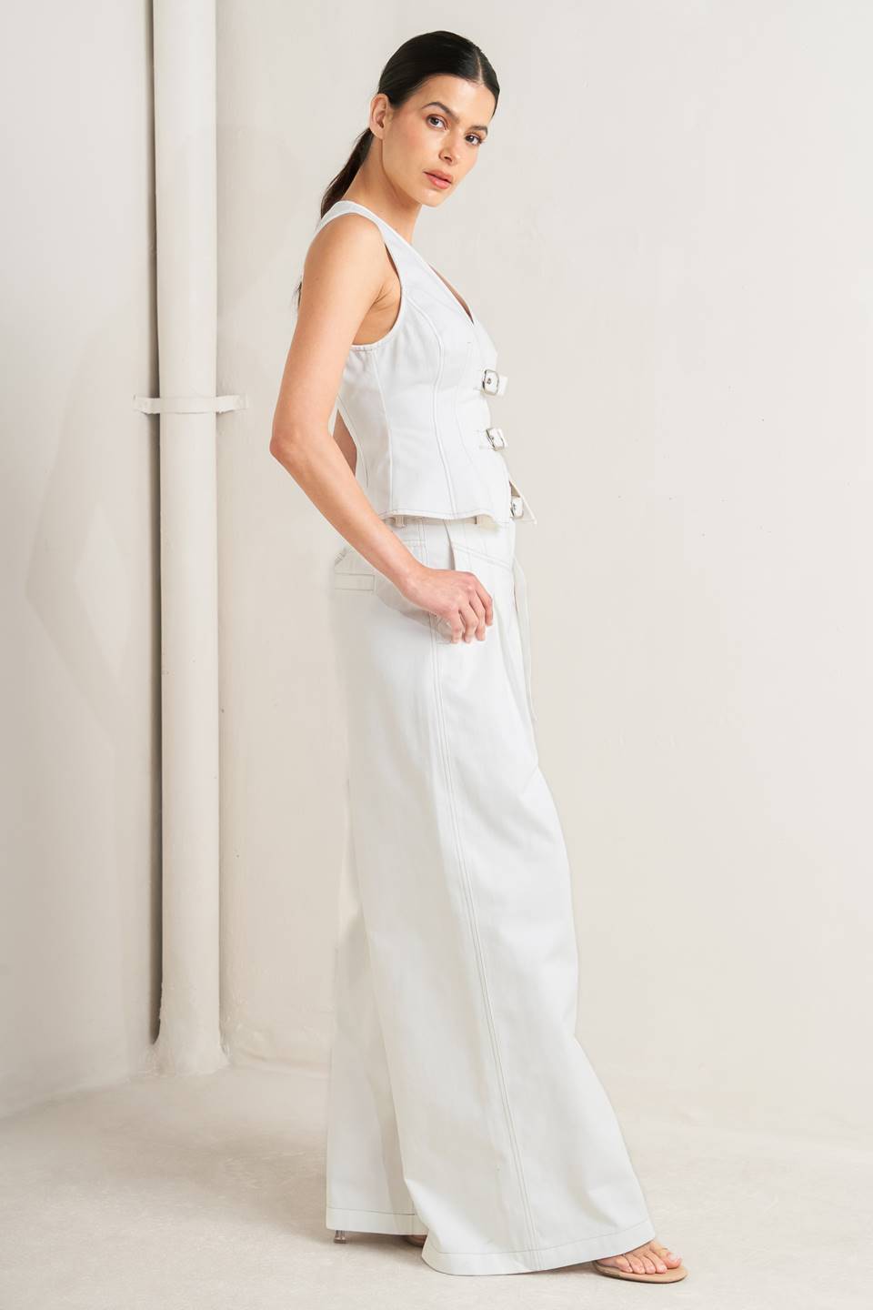 Front Pleat Wide Leg Cotton Pants with Belt | Trendy Pants Outfit Idea for Women by Ro + Ivy | Elevated Basics, Modern Comfort & Style