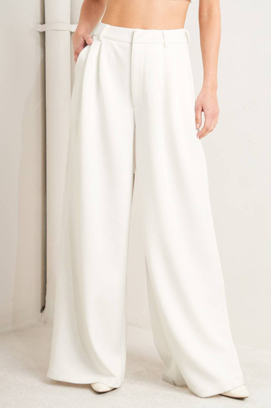Elegant Wide Leg Trouser Pants | Trendy Pants Outfit Idea for Women by Ro + Ivy | Elevated Basics, Modern Comfort & Style