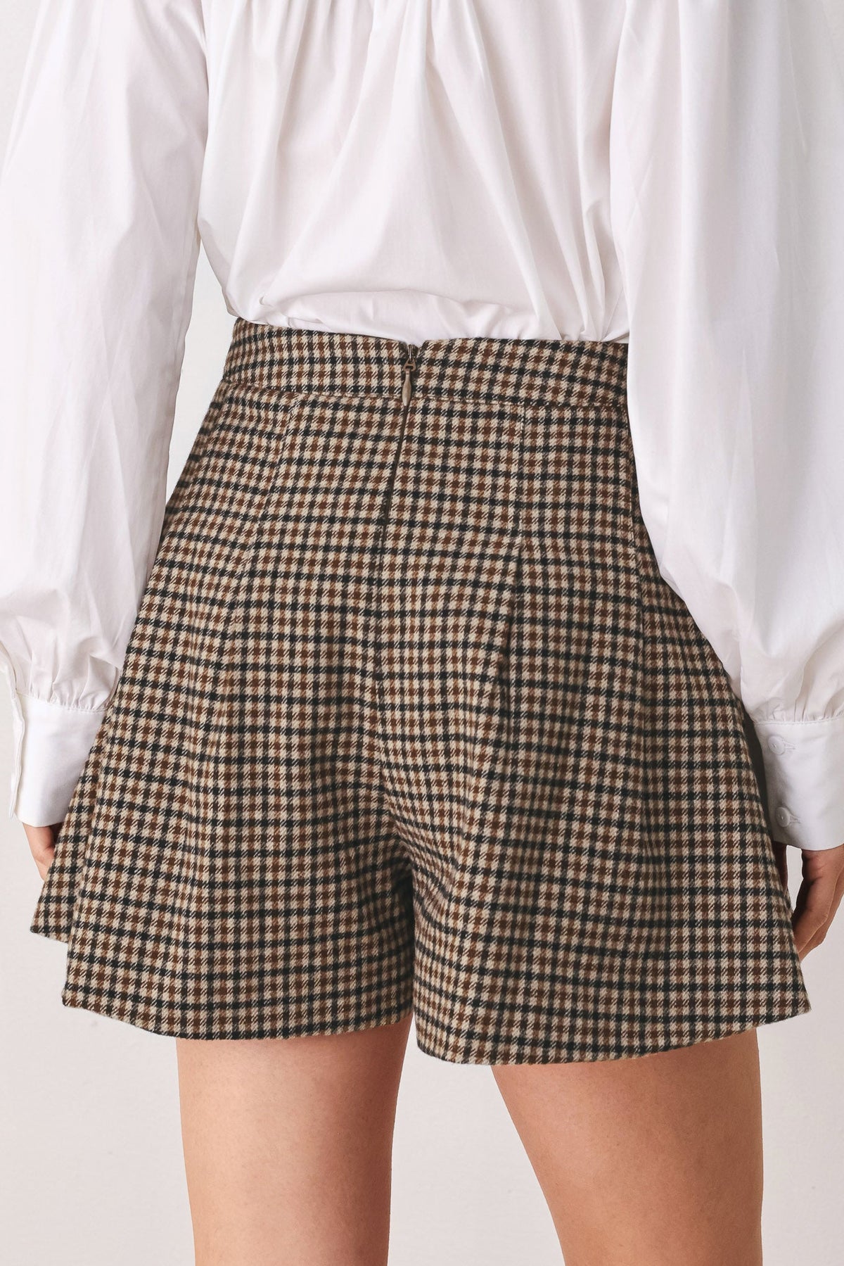 Woven Houndstooth Mini Skort with Back Zipper and Tailored Fit