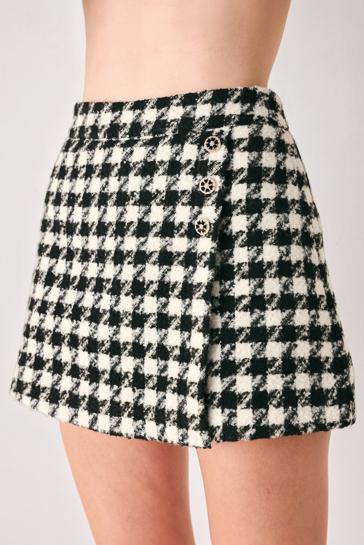 Black and White Houndstooth High-Waisted Skort with Button Detail BLACK WHITE