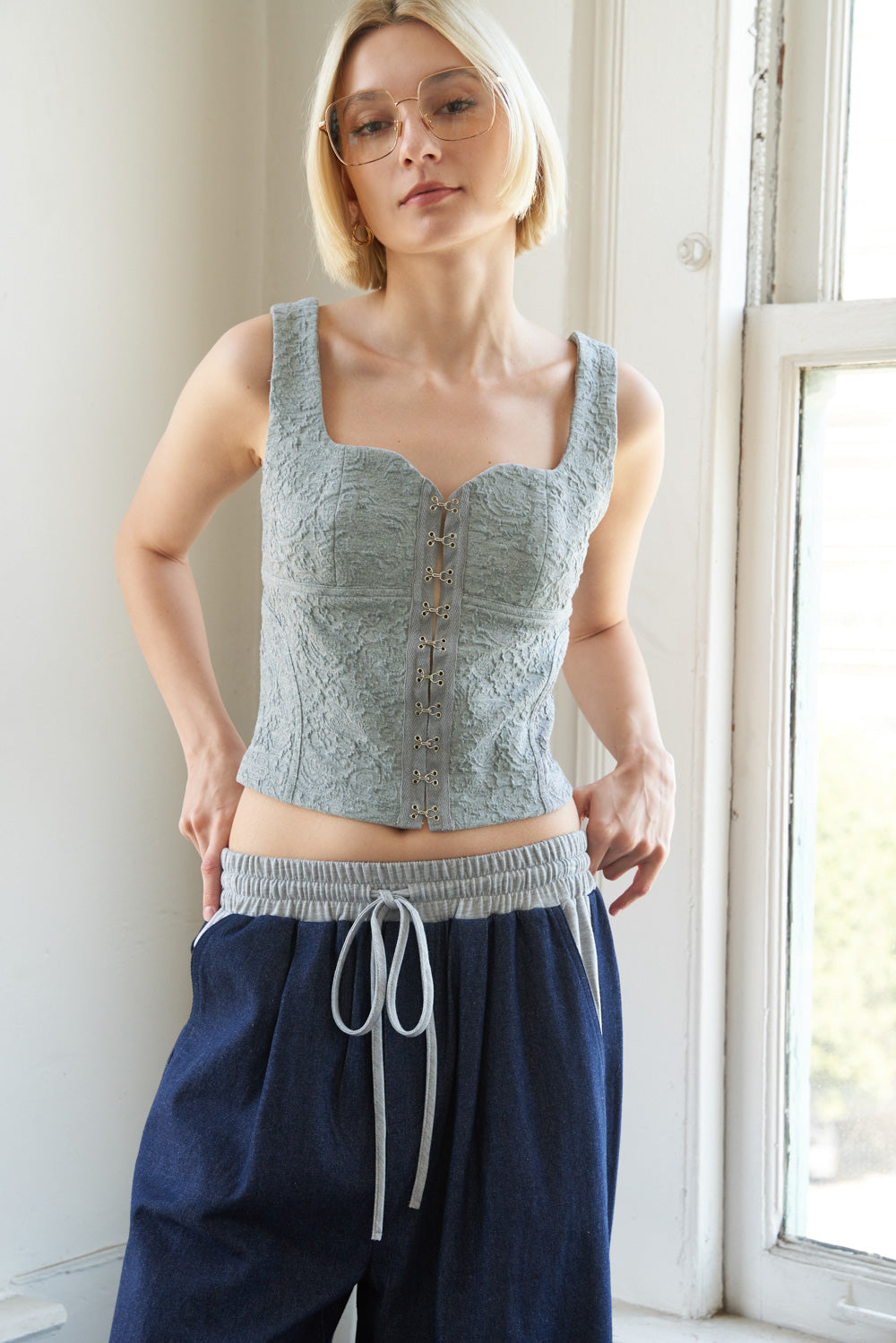 Sweetheart Sleeveless Bustier Top with Front Closure | Trendy Tops Outfit Idea for Women by Ro + Ivy | Elevated Basics, Modern Comfort & Style