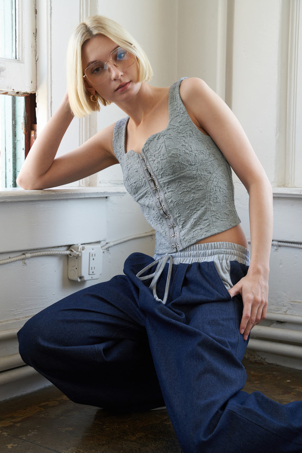 Sweetheart Sleeveless Bustier Top with Front Closure | Trendy Tops Outfit Idea for Women by Ro + Ivy | Elevated Basics, Modern Comfort & Style