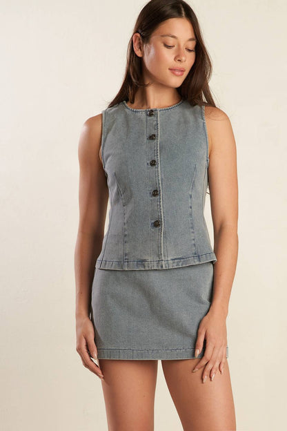 Sleeveless Button Up Round Neck Denim Vest Trendy Tops Outfit Idea for Women | Ro + Ivy