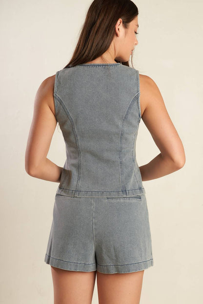 Sleeveless Button Up Round Neck Denim Vest Trendy Tops Outfit Idea for Women | Ro + Ivy