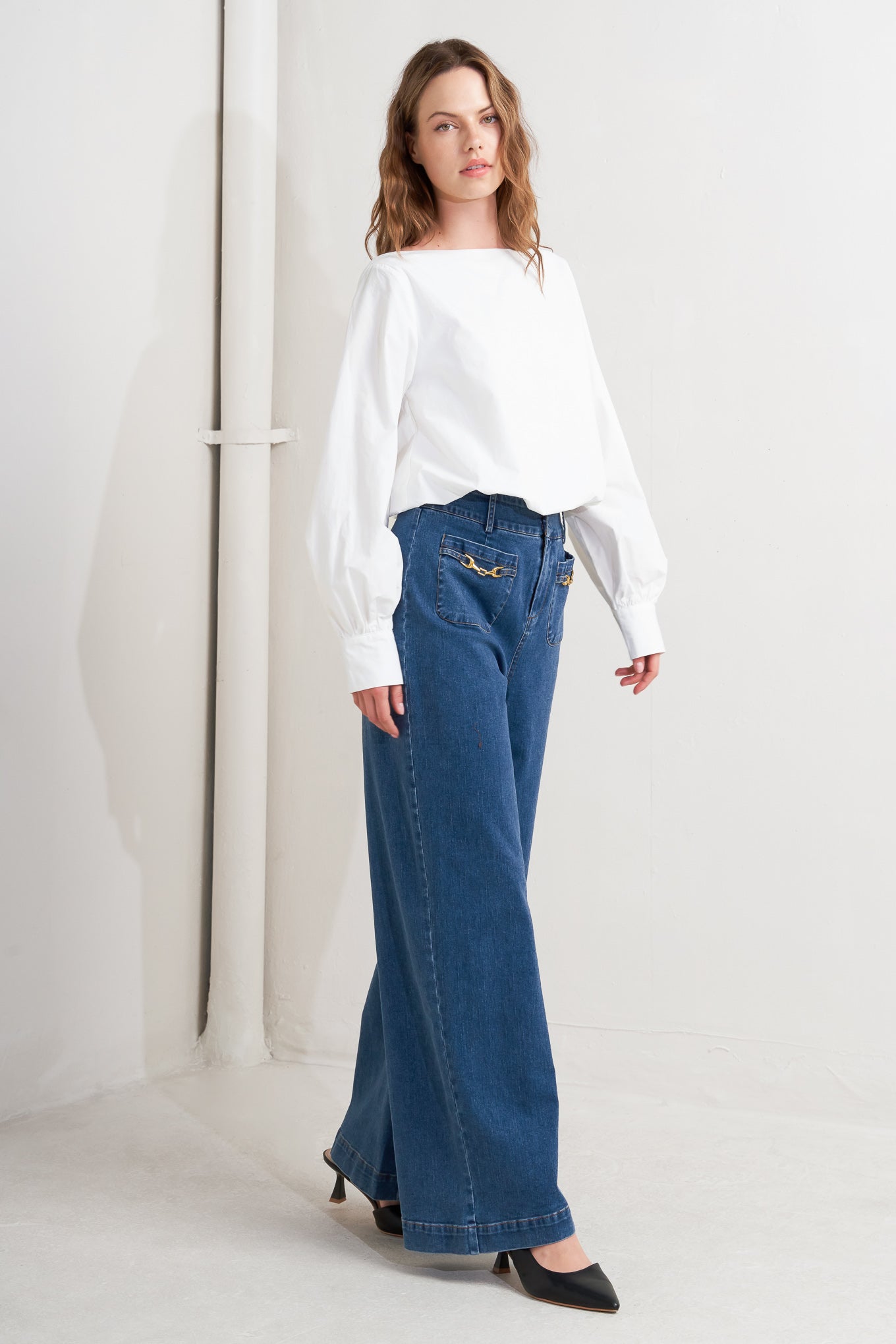 Minimalist Long Sleeve Boat Neck Cotton Shirt | Trendy Shirts Outfit Idea for Women by Ro + Ivy | Elevated Basics, Modern Comfort & Style