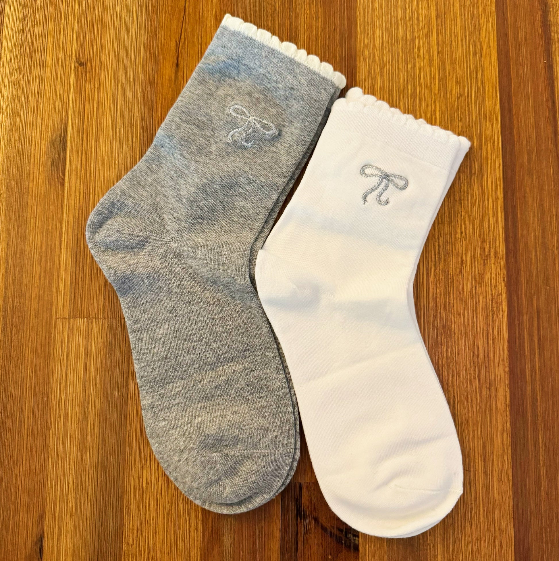 Embroidered Bow Ankle Socks 2-Pack — Soft Cotton Blend - Socks