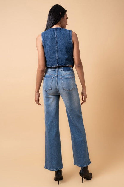 High Rise Relaxed Wide Leg Jeans – outfit idea for women | Ro + Ivy