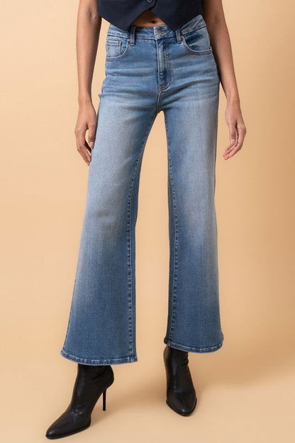 High Rise Relaxed Wide Leg Jeans – outfit idea for women | Ro + Ivy