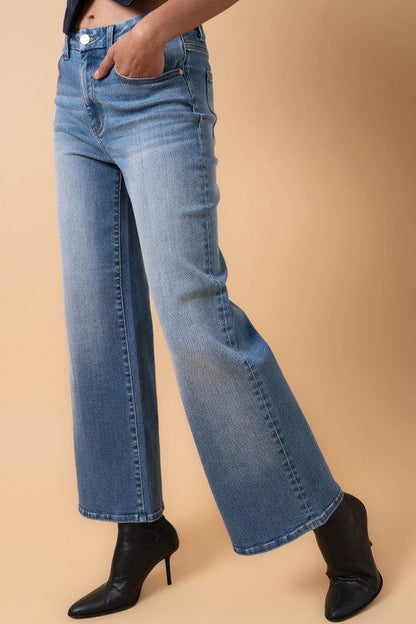 High Rise Relaxed Wide Leg Jeans – outfit idea for women | Ro + Ivy
