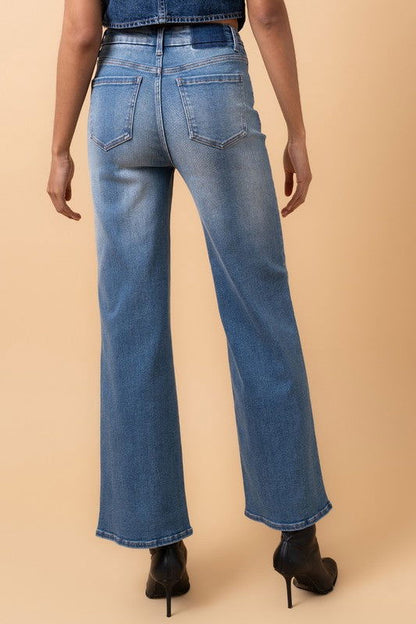 High Rise Relaxed Wide Leg Jeans – outfit idea for women | Ro + Ivy