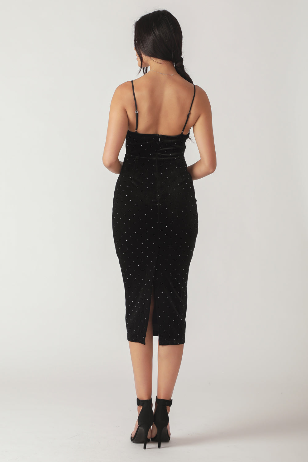 Velvet Midi Dress with Square Neckline and Elegant Fitted Silhouette
