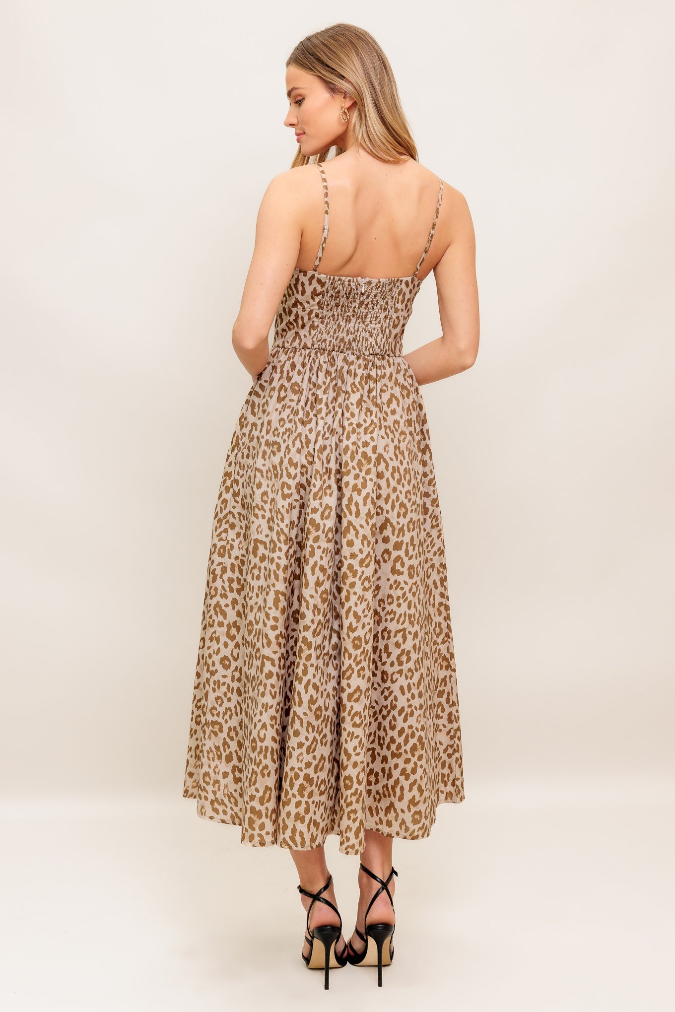 Leopard Printed Midi Dress Trendy Midi Dresses Outfit Idea for Women | Ro + Ivy