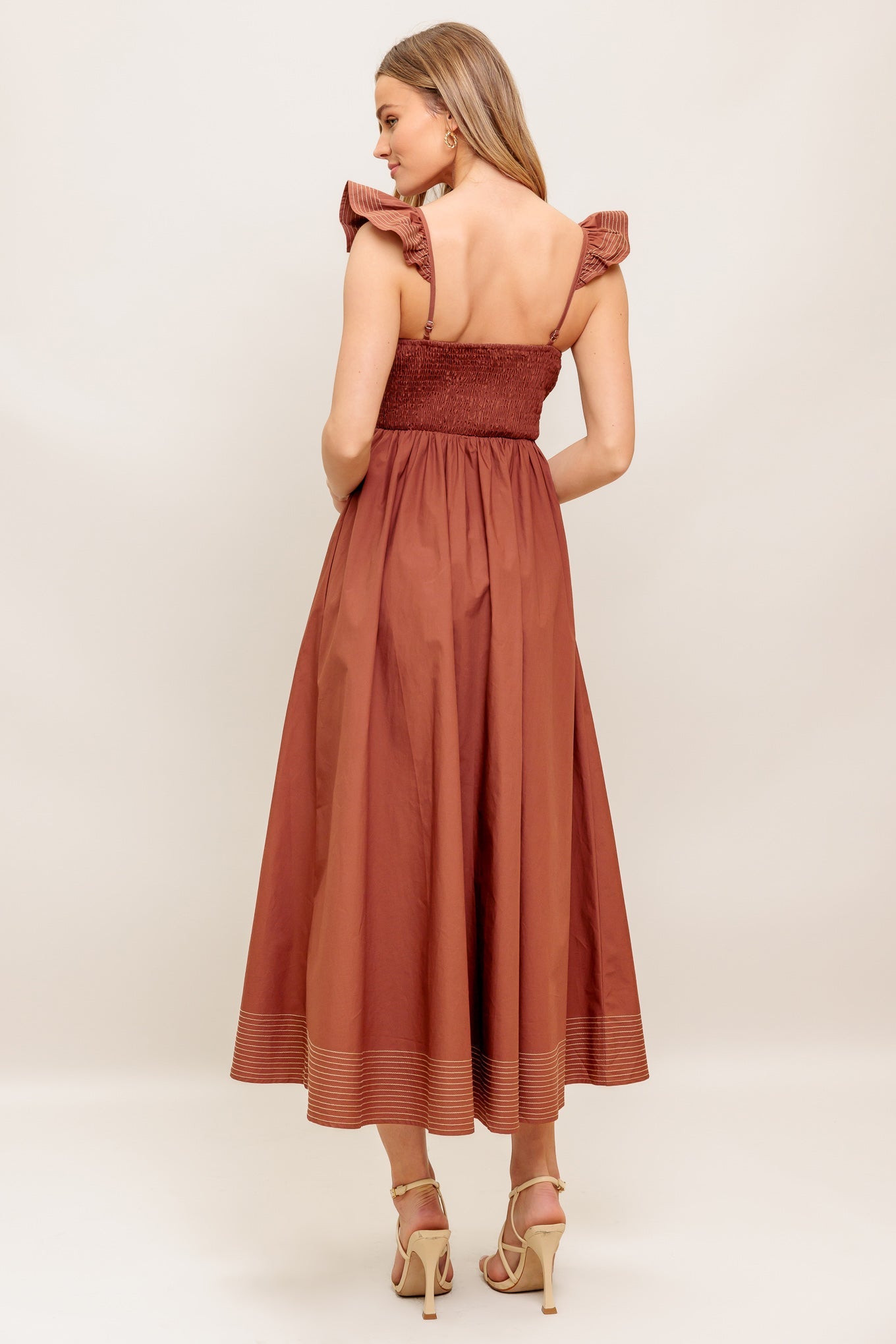Sweetheart Tuscan Midi Dress with Pockets Trendy Midi Dresses Outfit Idea for Women | Ro + Ivy