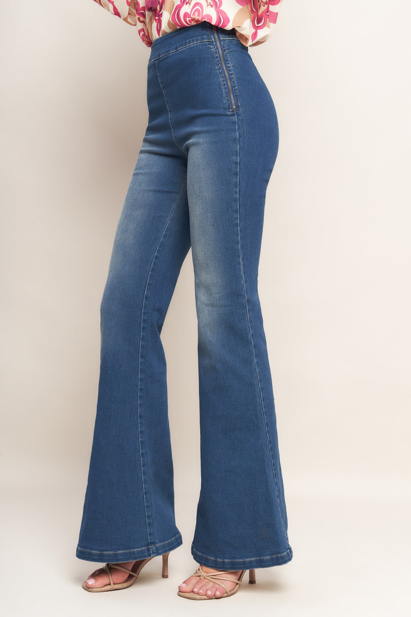 Washed Denim Side Zip Pants | Trendy Pants Outfit Idea for Women by Ro + Ivy | Elevated Basics, Modern Comfort & Style