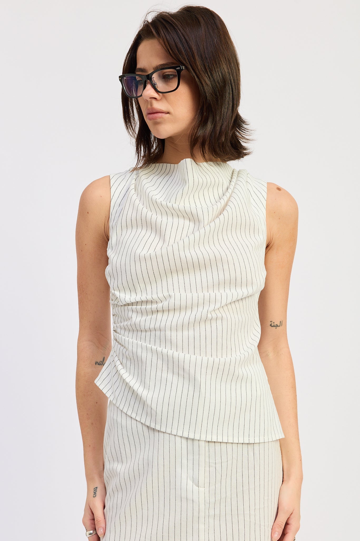 Sleeveless Back Zipper Top — Viscose Linen Blend Structured Everyday Style - Tops
