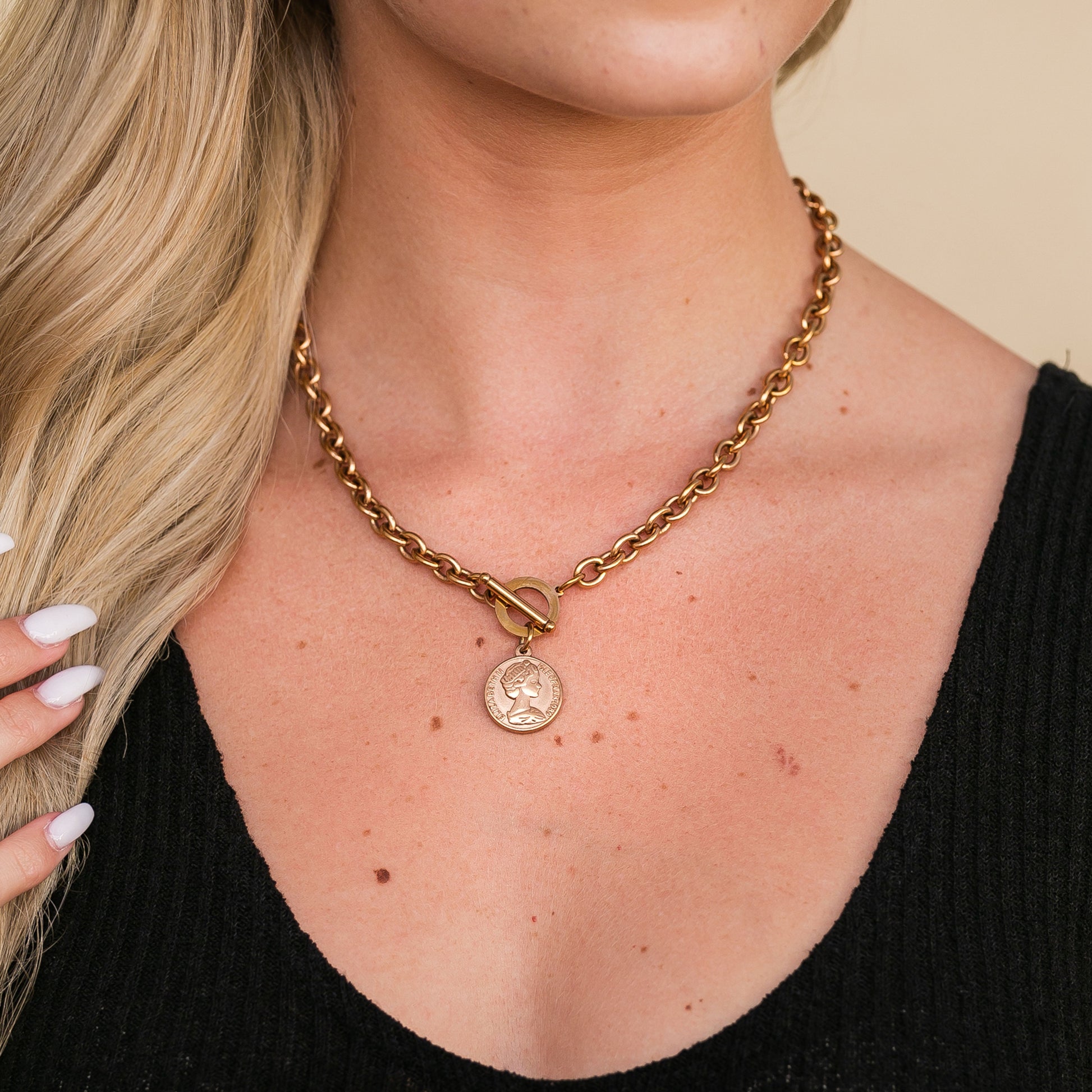 Coin Accent Chain Necklace -