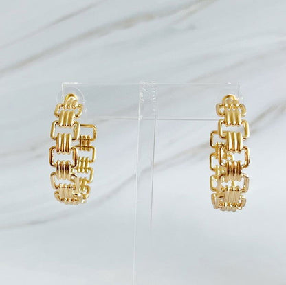 Linked Golden Hoop Earrings - Ro + Ivy