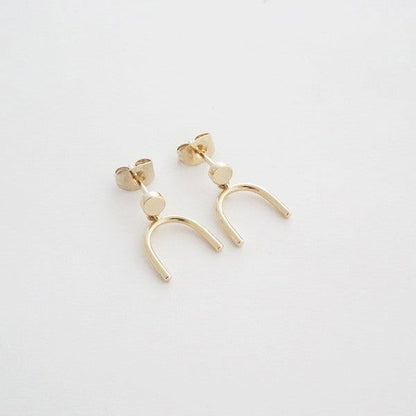 Women's Minimalist Arch Earring Studs – outfit idea for women | Ro + Ivy