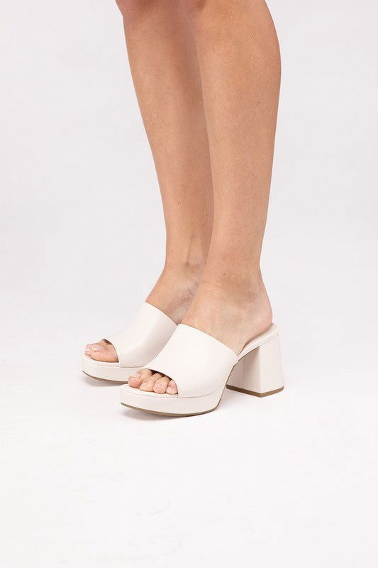 Women's Mules in Bone - Ro + Ivy