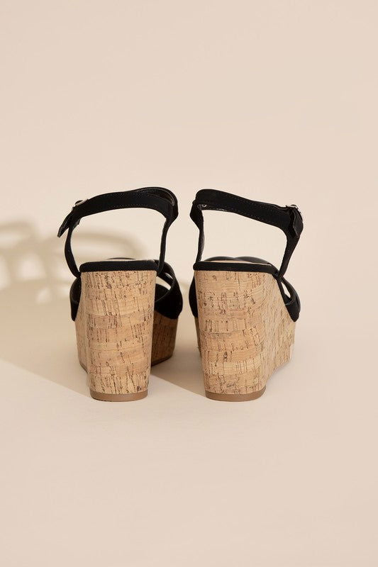 Women's Wedge Heel Sandals in Black – outfit idea for women | Ro + Ivy