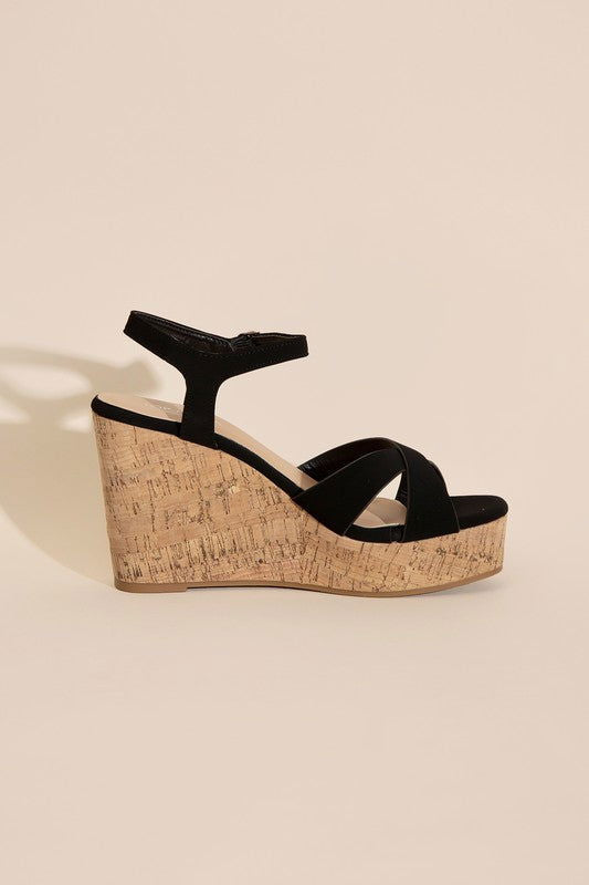 Women's Wedge Heel Sandals in Black – outfit idea for women | Ro + Ivy