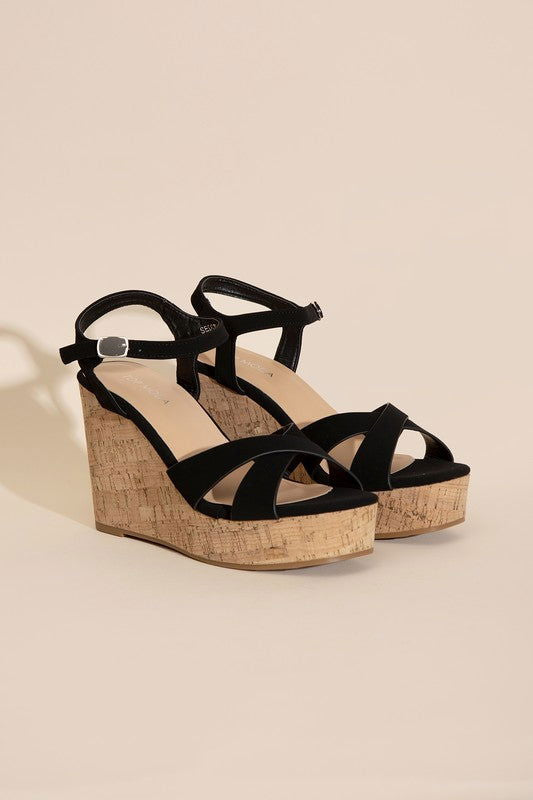 Women's Wedge Heel Sandals in Black – outfit idea for women | Ro + Ivy