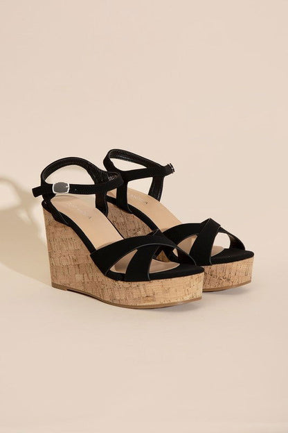 Women's Wedge Heel Sandals in Black – outfit idea for women | Ro + Ivy
