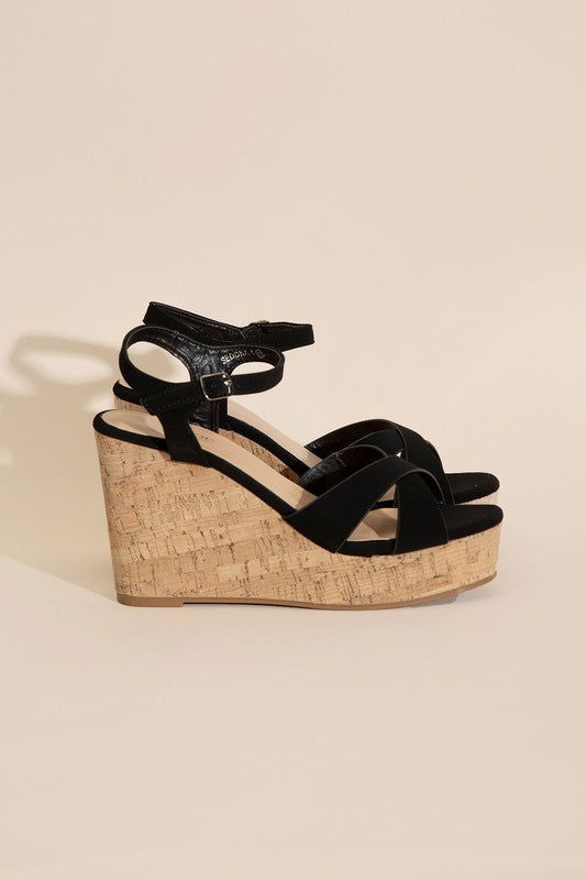 Women's Wedge Heel Sandals in Black – outfit idea for women | Ro + Ivy