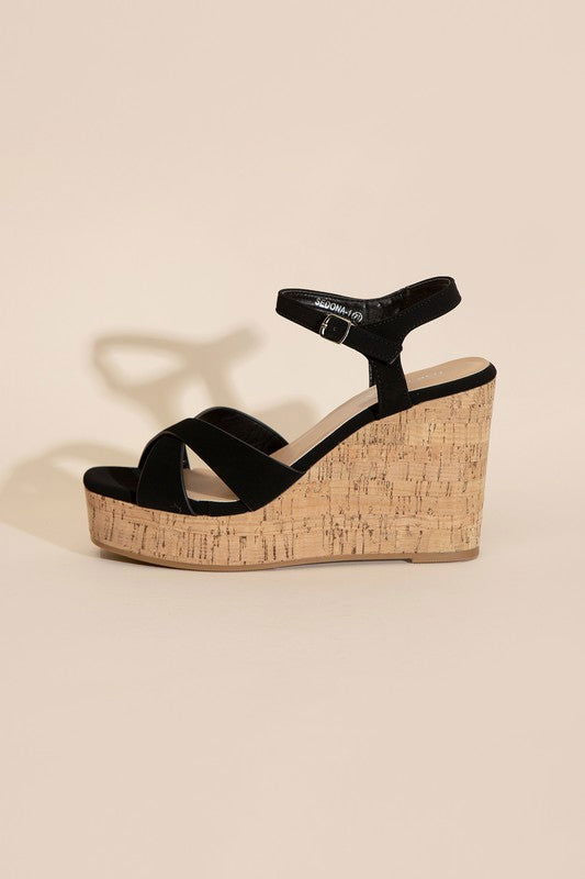 Women's Wedge Heel Sandals in Black – outfit idea for women | Ro + Ivy