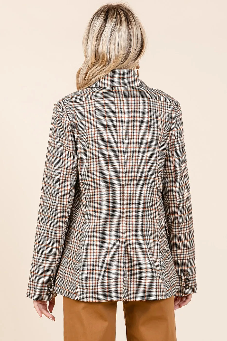 Plaid Double Breasted Relaxed Fit Blazer – outfit idea for women | Ro + Ivy
