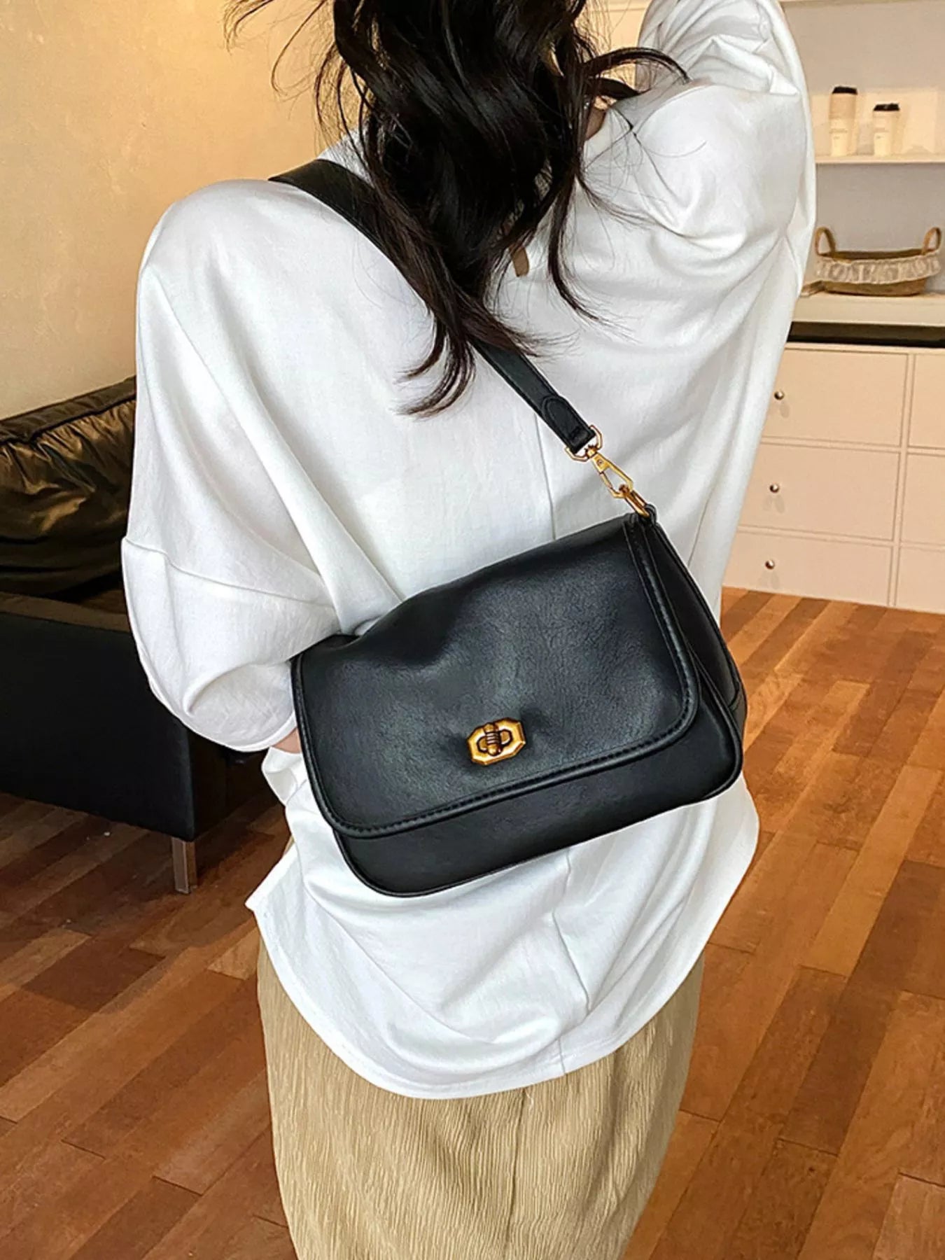 Twist Lock Shoulder Bag Black onesize