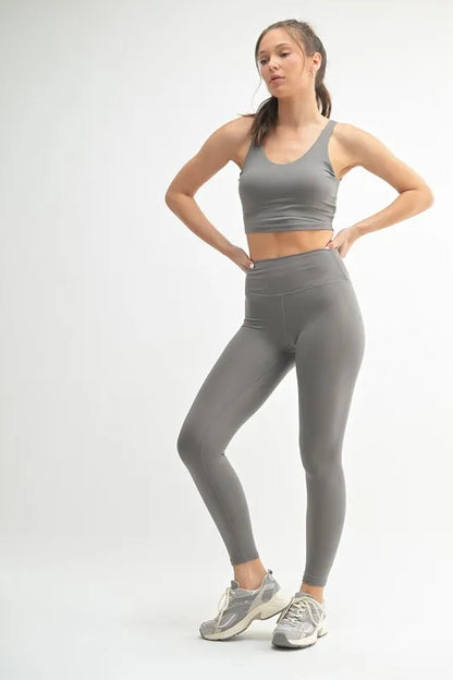 Venice Cloud Light Contour High-Waisted Leggings in New Pewter – outfit idea for women | Ro + Ivy