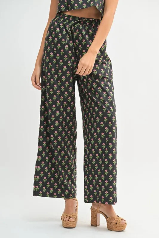 Floral Print Ruffle Top And Pants Set – outfit idea for women | Ro + Ivy