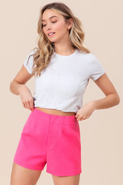Bandless Tailored Shorts – outfit idea for women | Ro + Ivy