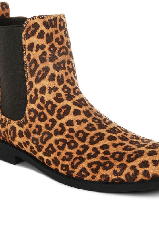 Low Block Heel Chelsea Boots | Trendy Boots Outfit Idea for Women by Ro + Ivy | Elevated Basics, Modern Comfort & Style