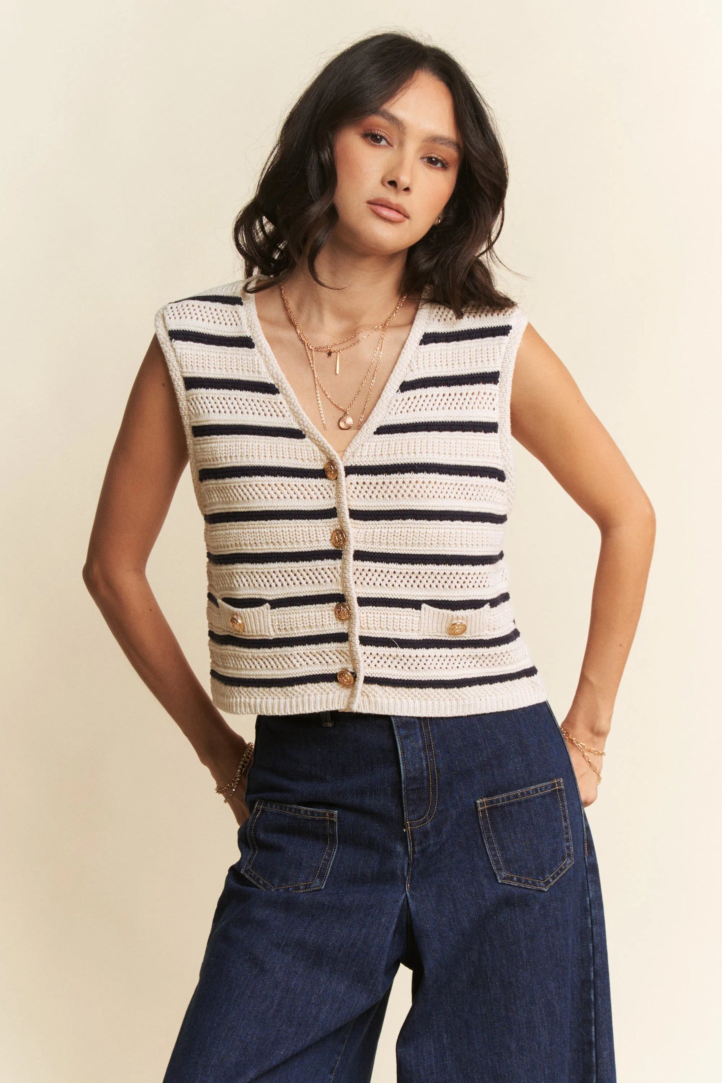 Sleeveless Cropped Striped Knit Vest Top – WHITE outfit idea for women | Ro + Ivy