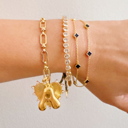 Petite Clover Layered Chain Bracelet | Trendy Outfit Idea for Women by Ro + Ivy | Elevated Basics, Modern Comfort & Style