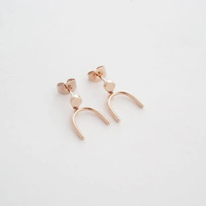 June Arch Stud Earrings – outfit idea for women | Ro + Ivy