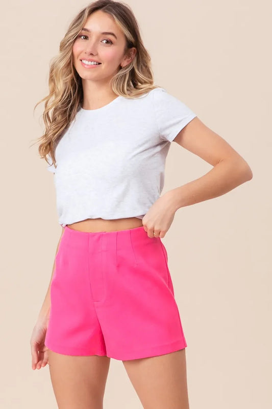 Bandless Tailored Shorts – outfit idea for women | Ro + Ivy