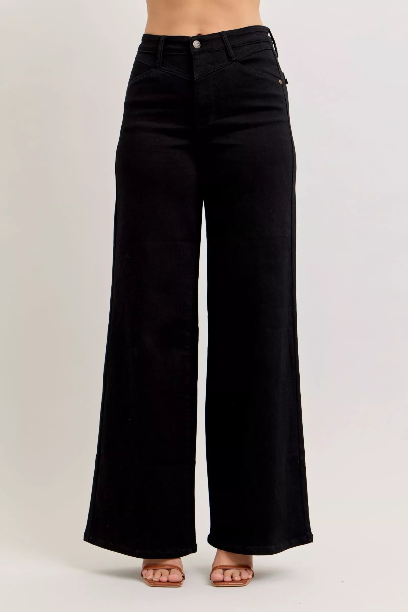 BK High-Waisted Wide Leg Jeans | Trendy Jeans Outfit Idea for Women by Ro + Ivy | Elevated Basics, Modern Comfort & Style