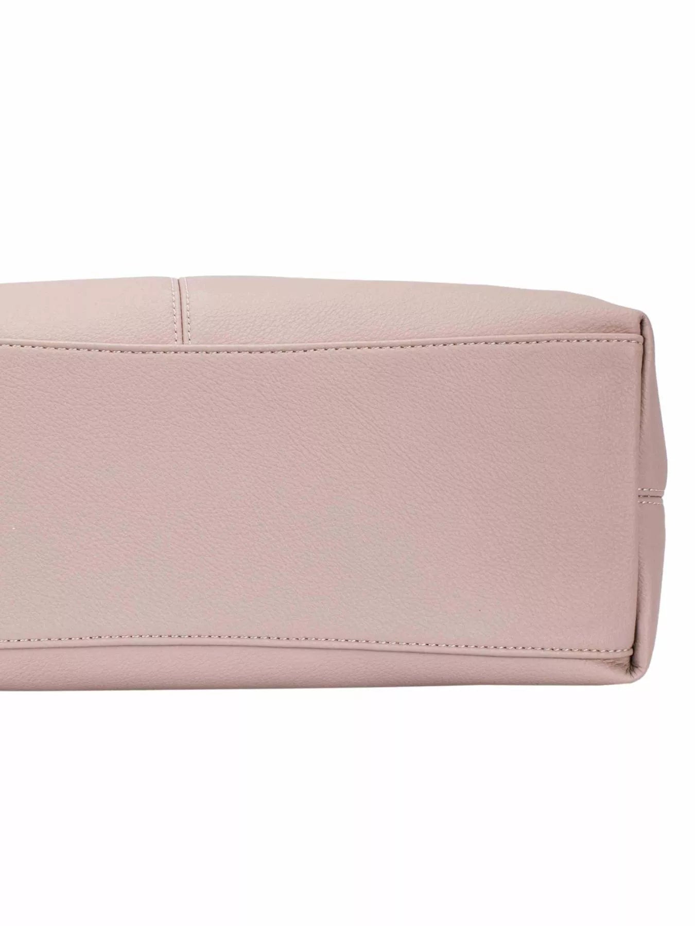 Classic Shoulder Bag | Trendy Shoulder Bags Outfit Idea for Women by Ro + Ivy | Elevated Basics, Modern Comfort & Style