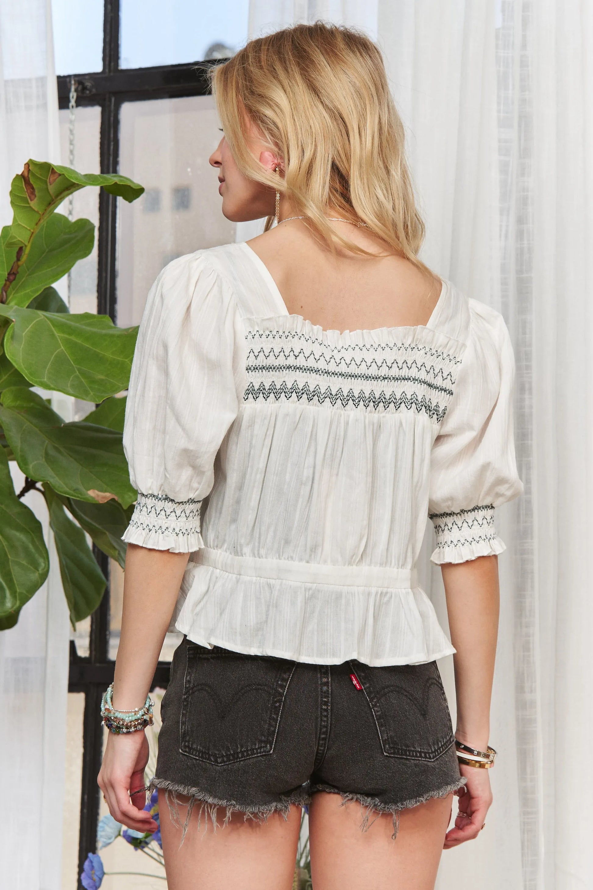 Smocked Puff Sleeve Peasant Blouse – outfit idea for women | Ro + Ivy