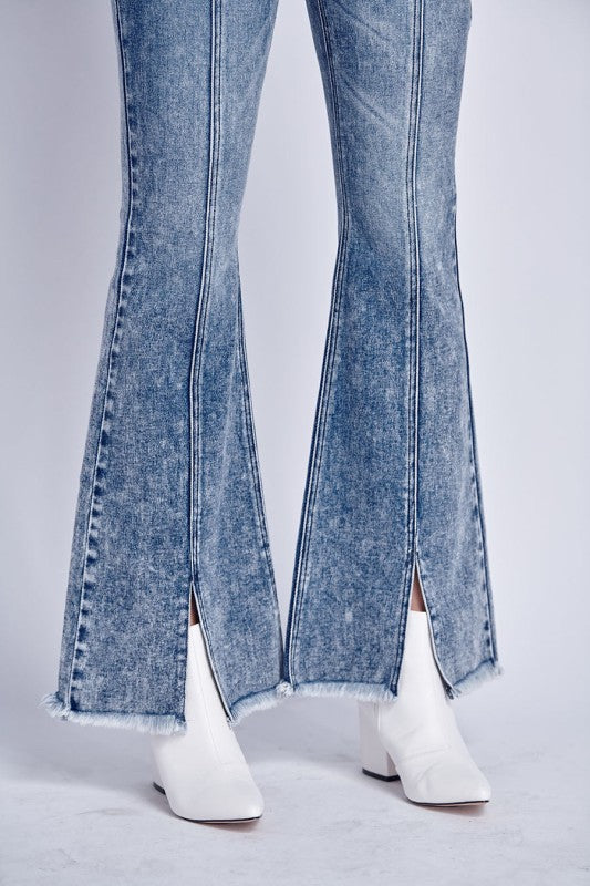 High Rise Stretch Flare Jeans | Trendy Jeans Outfit Idea for Women by Ro + Ivy | Elevated Basics, Modern Comfort & Style
