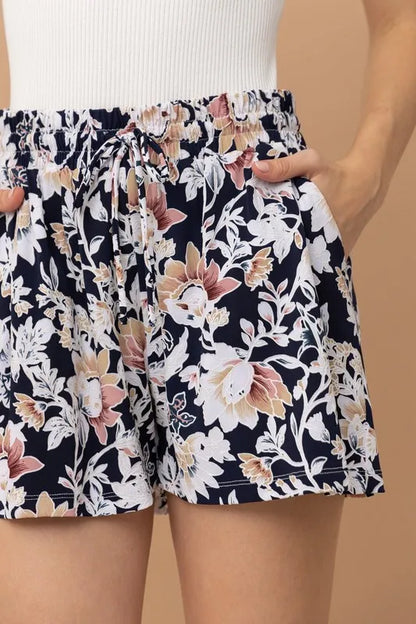 Wrinkle-Free Stretchy Cooling Fabric Shorts – outfit idea for women | Ro + Ivy