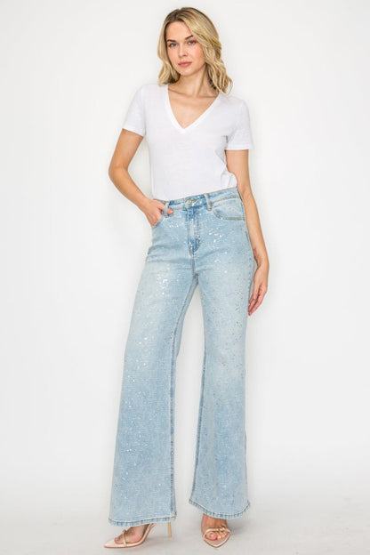 Metallic Ultra High Rise Relaxed Flare Jeans | Trendy Jeans Outfit Idea for Women by Ro + Ivy | Elevated Basics, Modern Comfort & Style