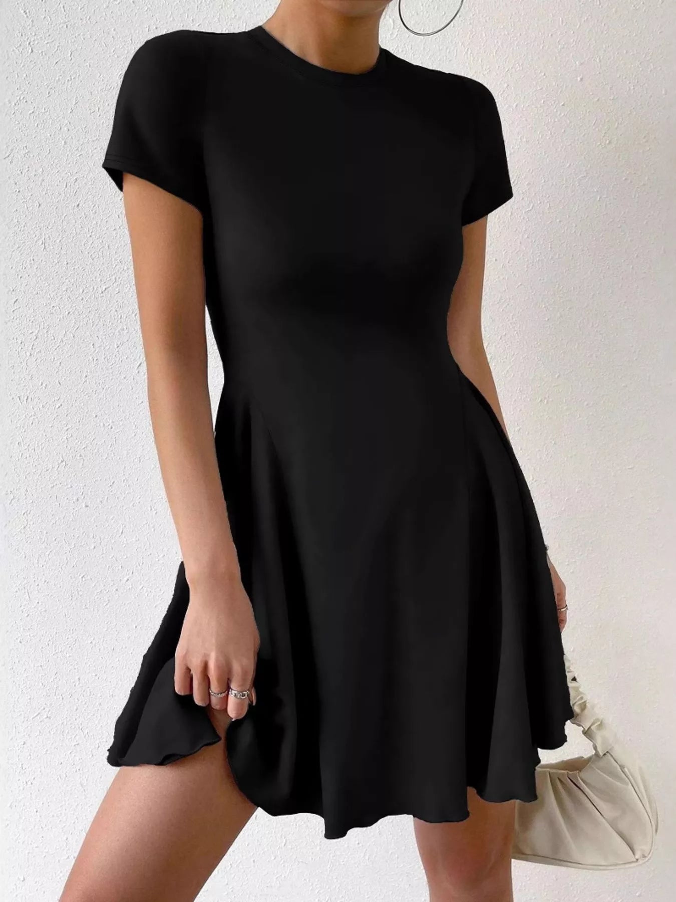 Women's Round Neck Short Sleeve Mini Dress - Mini Dresses