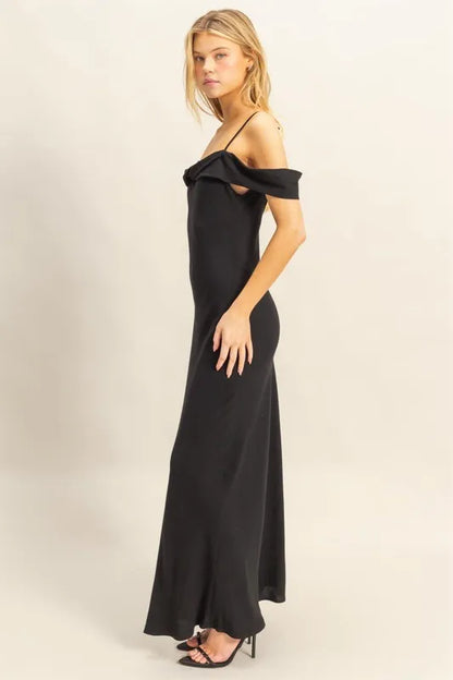 Flattering Fit Cami Maxi Dress in Black – outfit idea for women | Ro + Ivy