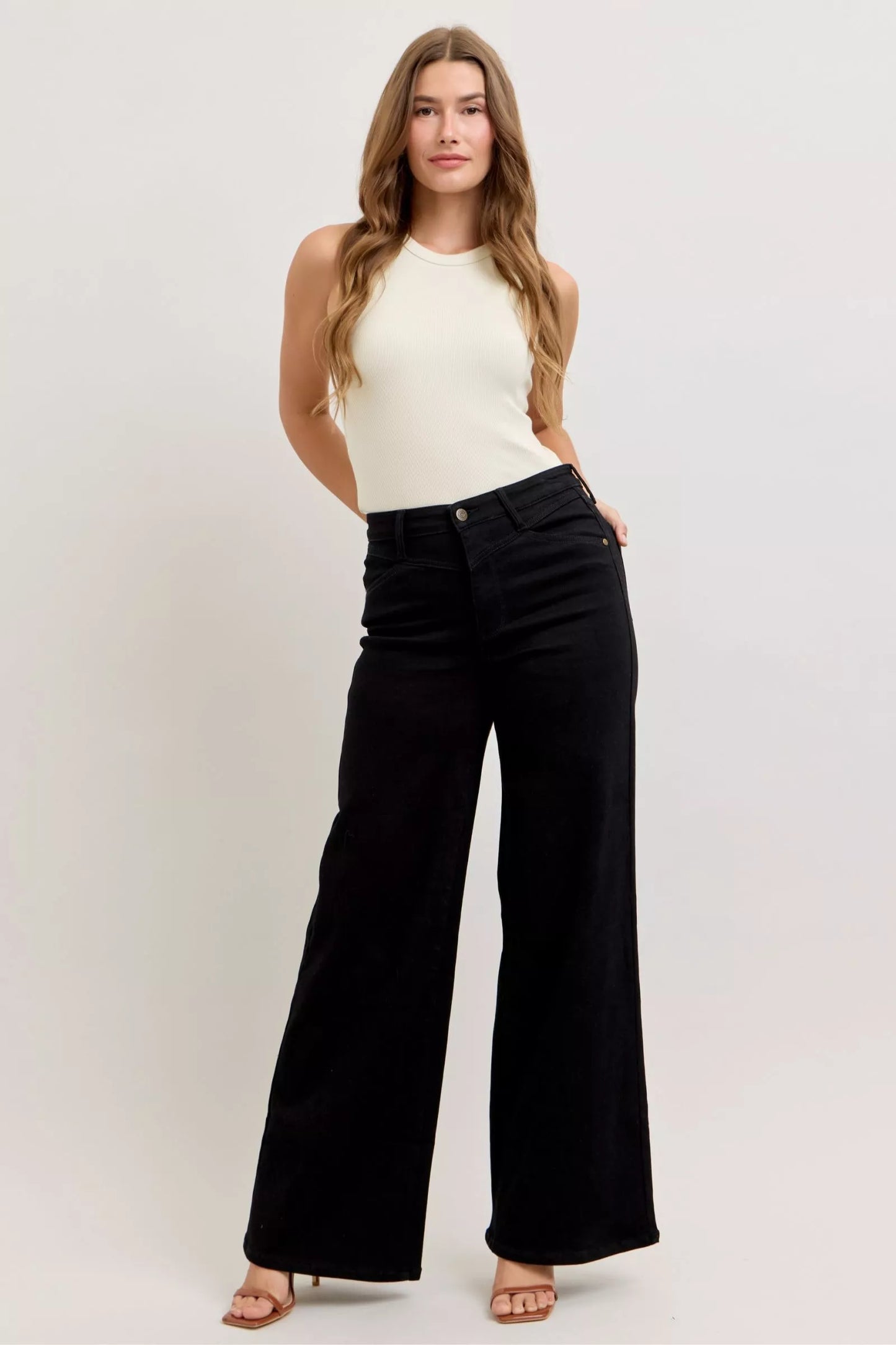 High-Waisted Wide Leg Jeans | Trendy Jeans Outfit Idea for Women by Ro + Ivy | Elevated Basics, Modern Comfort & Style